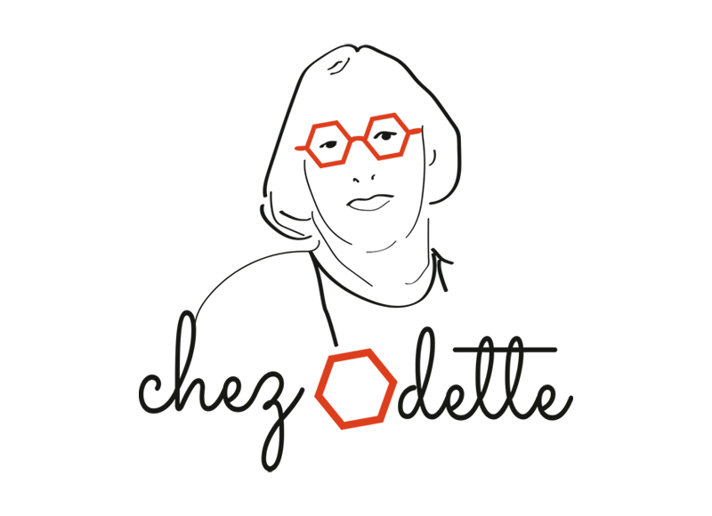 Dessin au trait minimaliste d'une personne portant des lunettes hexagonales. Le texte se lit "chez odette" avec un hexagone en guise de "o". Limbus Studio