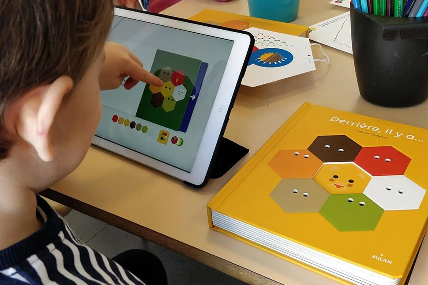 Derrière, il y a… : application tablette et livre, éditions Milan