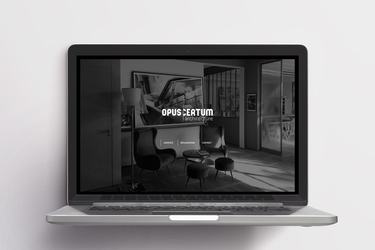 Opus Certum architecture : site vitrine en noir et blanc