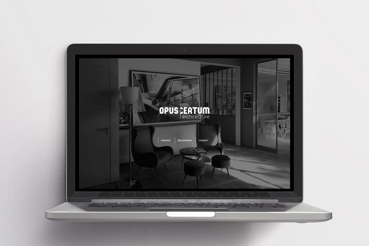 Opus Certum architecture : site vitrine en noir et blanc