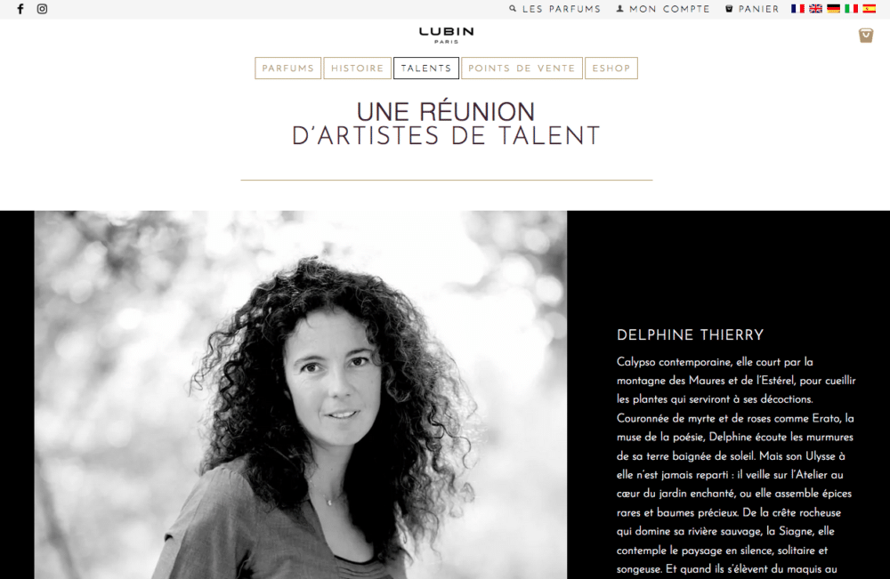 Portrait en noir et blanc d'une femme aux cheveux bouclés à côté d'une biographie française sur le site d'une agence. Limbus Studio