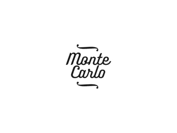 Le texte « Monte Carlo », réalisé avec un talent artistique par un studio de création, est élégamment encadré par des lignes décoratives au-dessus et en dessous, sur un fond blanc uni. Limbus Studio
