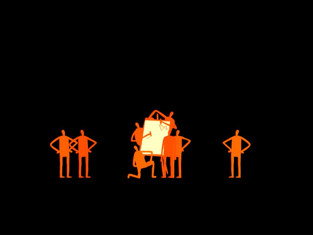 Silhouettes de personnes rassemblées autour d'un tableau dans un studio de design faiblement éclairé. Limbus Studio
