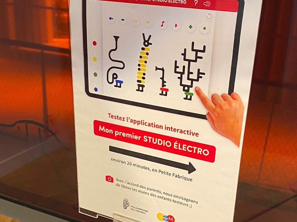 Affiche d'une application interactive conçue avec des symboles colorés et une main pointant vers un écran. Texte français inclus, cette création vibrante met en valeur l'expertise de notre studio. Limbus Studio