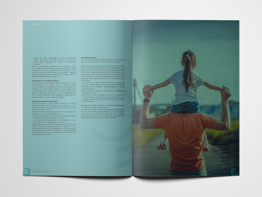 Un magazine ouvert présente du texte sur la page de gauche, tandis qu'à droite, un studio capture un moment réconfortant : un homme portant joyeusement un enfant sur ses épaules, symbolisant les belles créations de la vie. Limbus Studio
