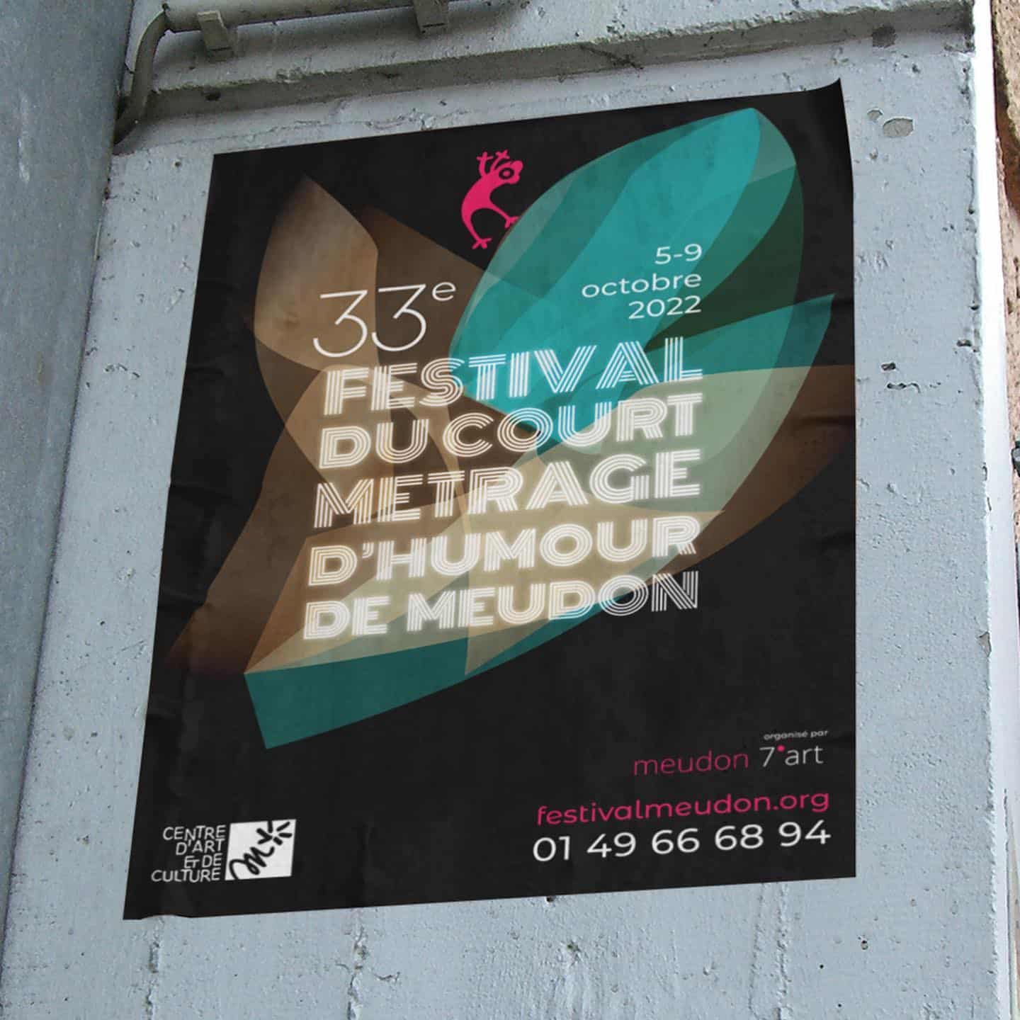 Affiche du 33e Festival du Film Court de Comédie de Meudon, du 5 au 9 octobre 2022. Dotée d'un design dynamique conçu par un studio de premier plan, cette pièce accrocheuse comprend toutes les coordonnées. Limbus Studio