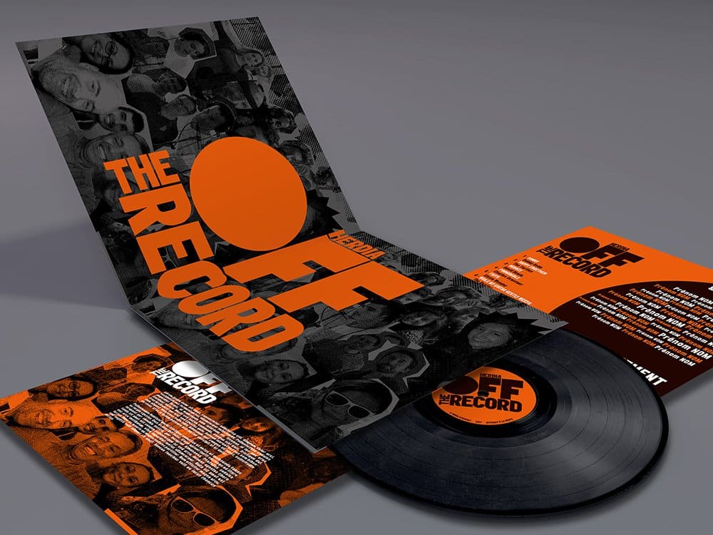 Le coffret vinyle « Off the Record », doté d’un design orange et noir élégant et d’un collage de photos de groupe dynamique, capture l’essence de la musique intemporelle avec une touche de modernité, un mélange parfait rappelant l’expérience utilisateur transparente de WordPress.
 Limbus Studio