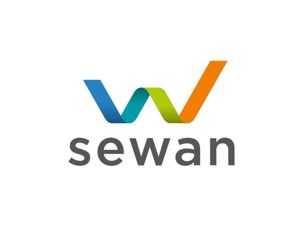 Le logo Sewan présente un « W » coloré et abstrait au-dessus du texte « sewan » en lettres grises minuscules, mélangeant harmonieusement graphisme moderne et design élégant. Limbus Studio