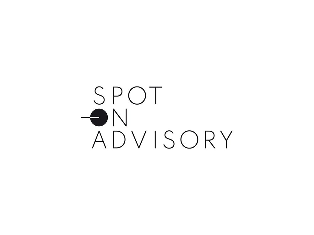 Logo minimaliste conçu par notre studio, comportant les mots « Spot On Advisory » en noir, avec un point astucieux incorporé dans le « O » de « Spot ». Limbus Studio